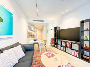 Modern 1B1B Artist APT * WFH Study